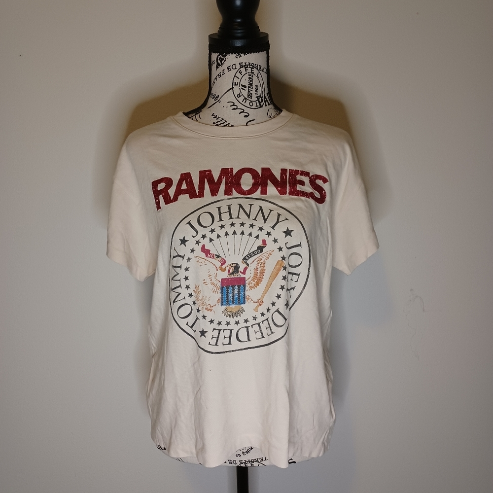 NWOT Daydreamer Brand Faded T-shirt size M, colors red beige and blue, Women's